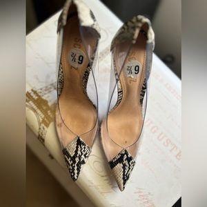 Beautiful shoes for sale, I’m cleaning out my closet and need to give them away.